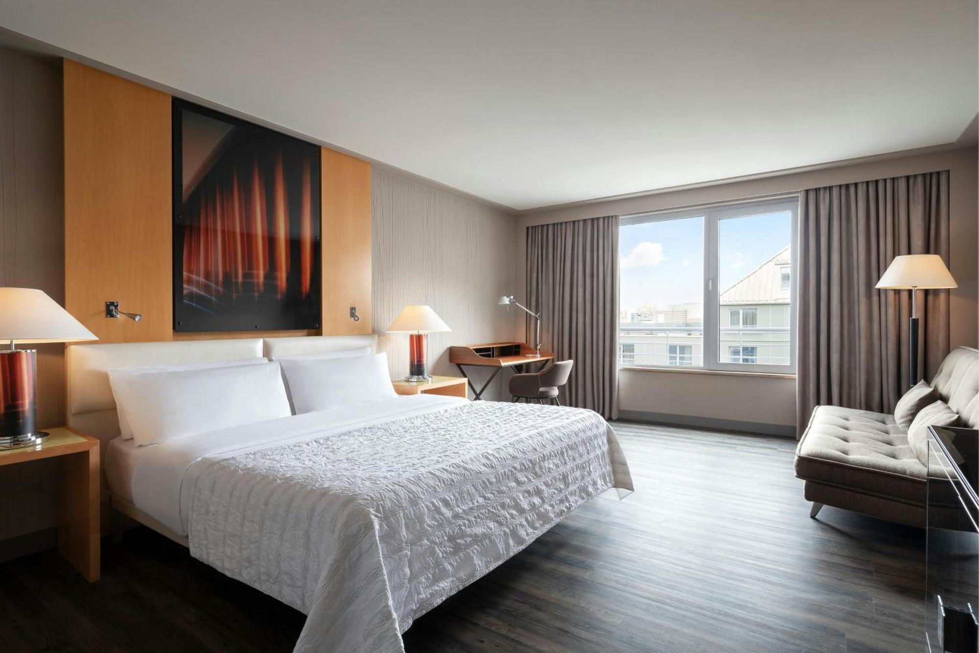 Le Meridien München Kültér fotó A room at the Westin Palace Madrid