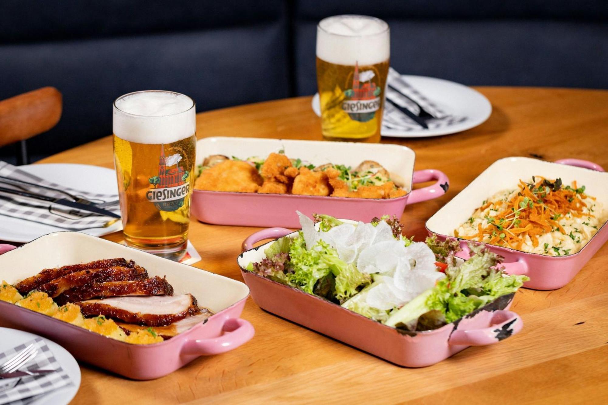 Le Meridien München Kültér fotó A selection of tapas