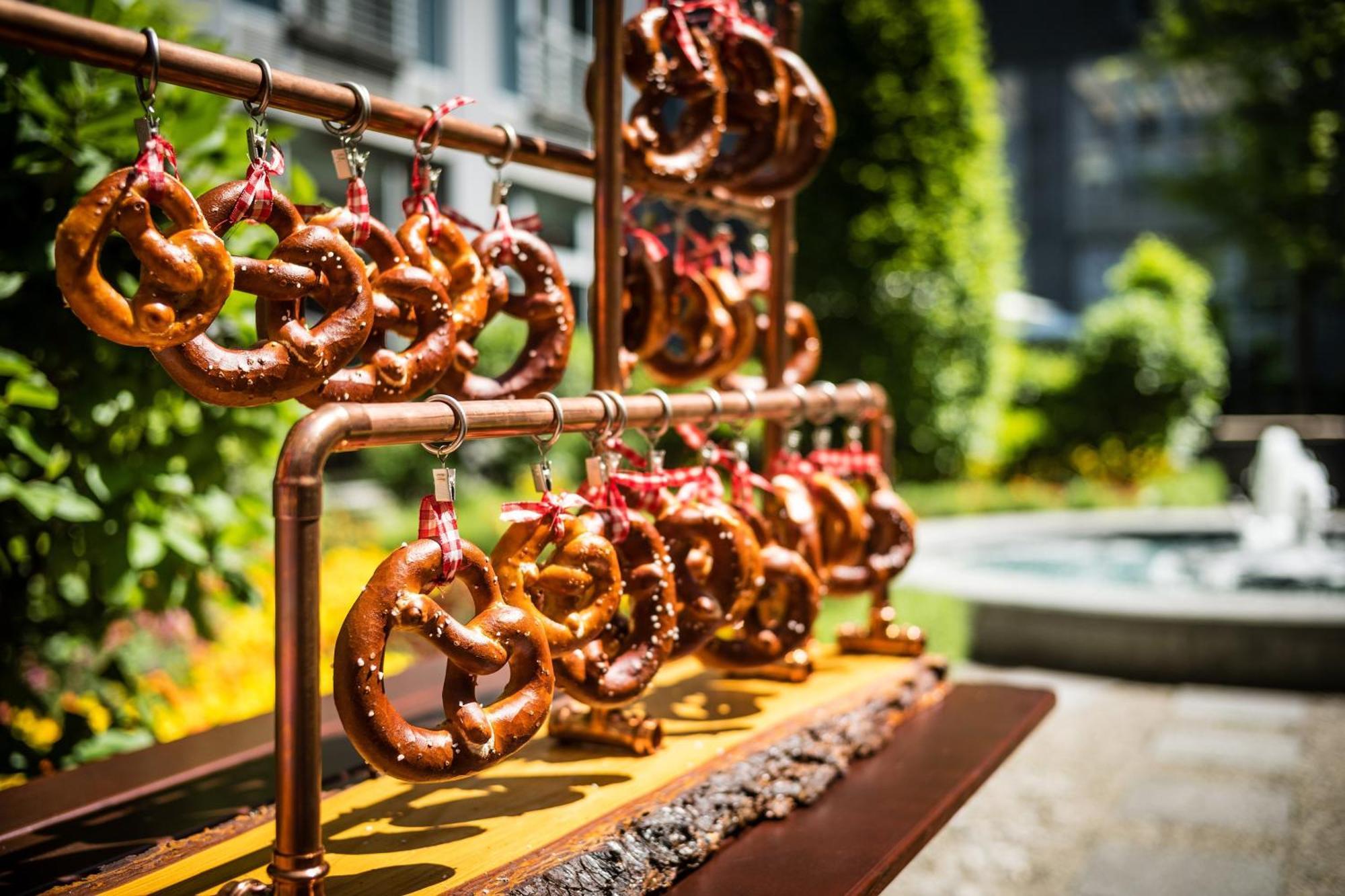Le Meridien München Kültér fotó Pretzels at the 2015 German American Steuben Parade