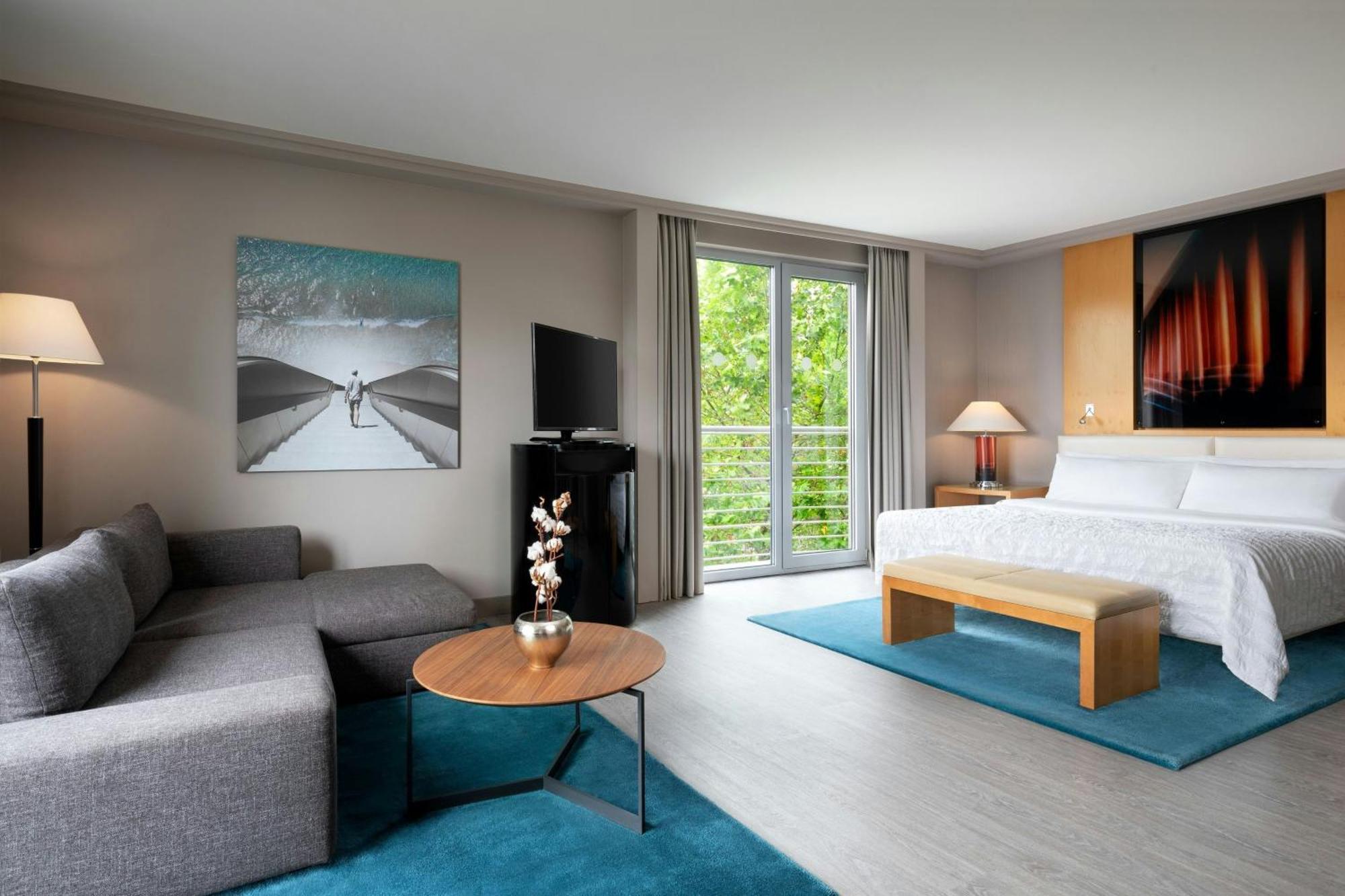Le Meridien München Kültér fotó A room at the hotel